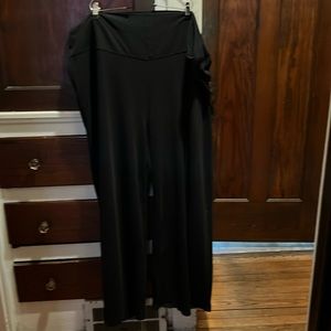 Old Navy high waisted wide leg yoga pants in black. 4X